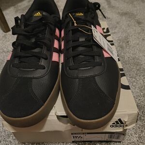 Adidas men's Black and Pink Sneakers
